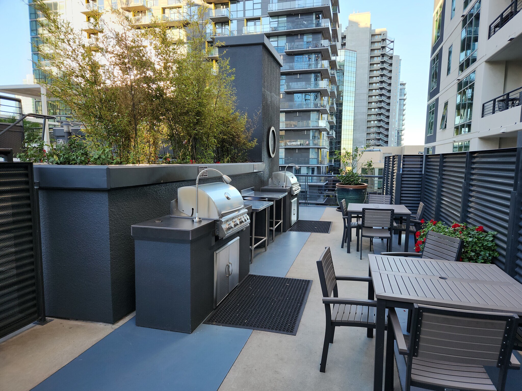 BBQ areas - 425 W Beech St