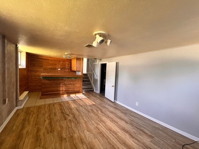 Building Photo - Move in ready!