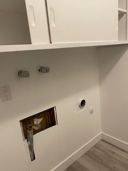 Washer/ Dryer - 1764 Frobisher Way