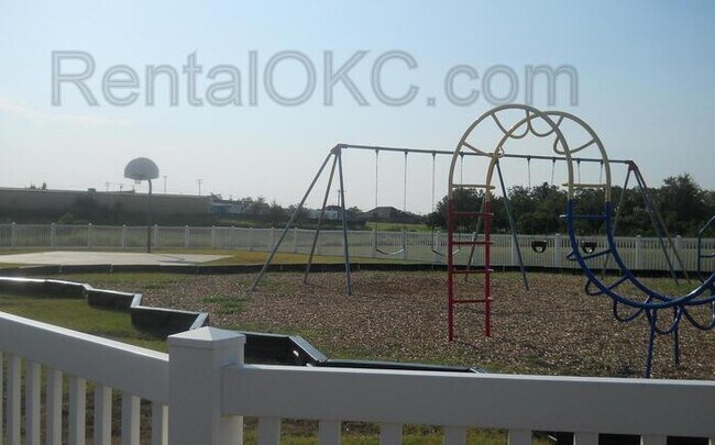 Building Photo - Great Liberty Trails 3 bed corner lot