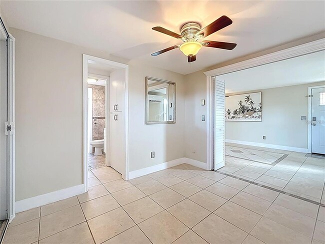 Building Photo - 2600 N Paula Dr