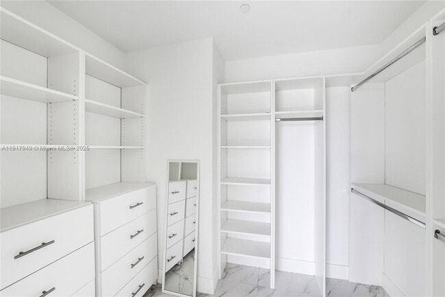 Building Photo - 2000 Metropica Wy