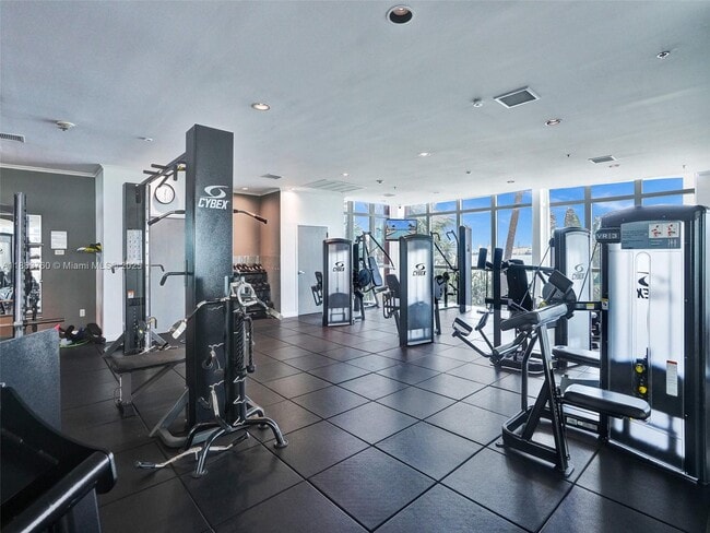 Building Photo - 1155 Brickell Bay Dr