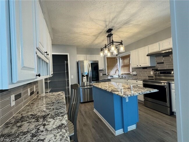 Building Photo - 242 Ravenshollow Dr