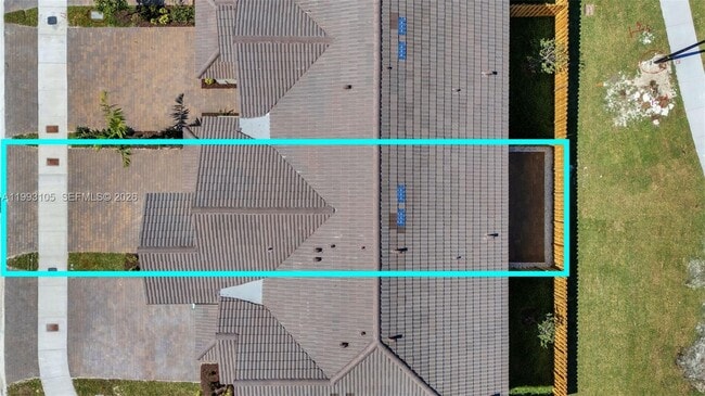 Building Photo - 2425 SE 28th Dr