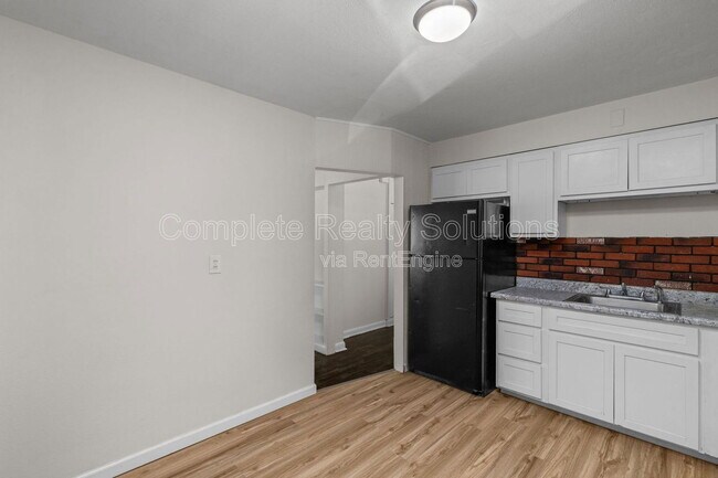 Building Photo - 9834 Portage Dr