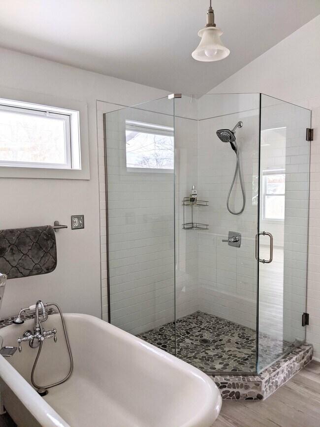 Building Photo - 743 Burke Ave NE