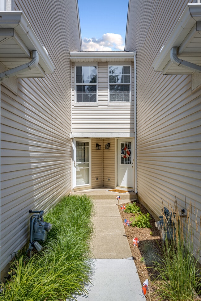 Building Photo - 2479 Stoughton Cir