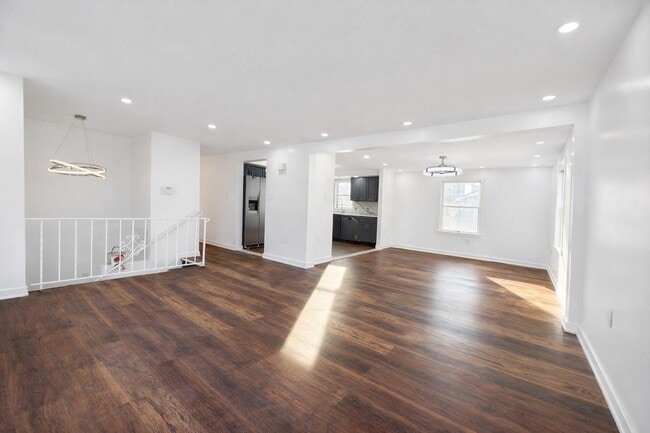 Building Photo - 87 Merseles St