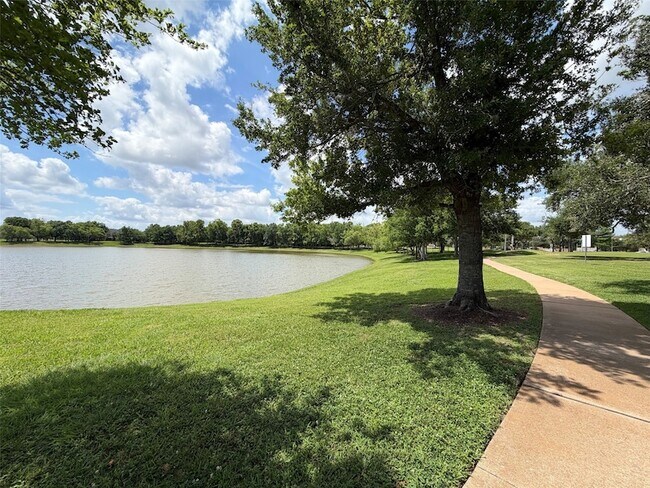 Building Photo - 1322 Kirby Lake Ct