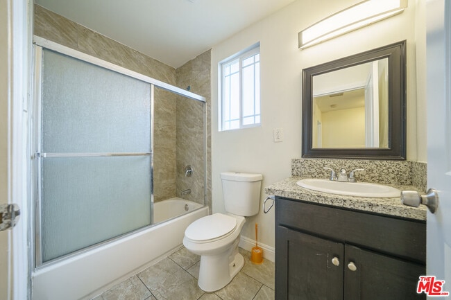 Building Photo - 154 E 84th Pl