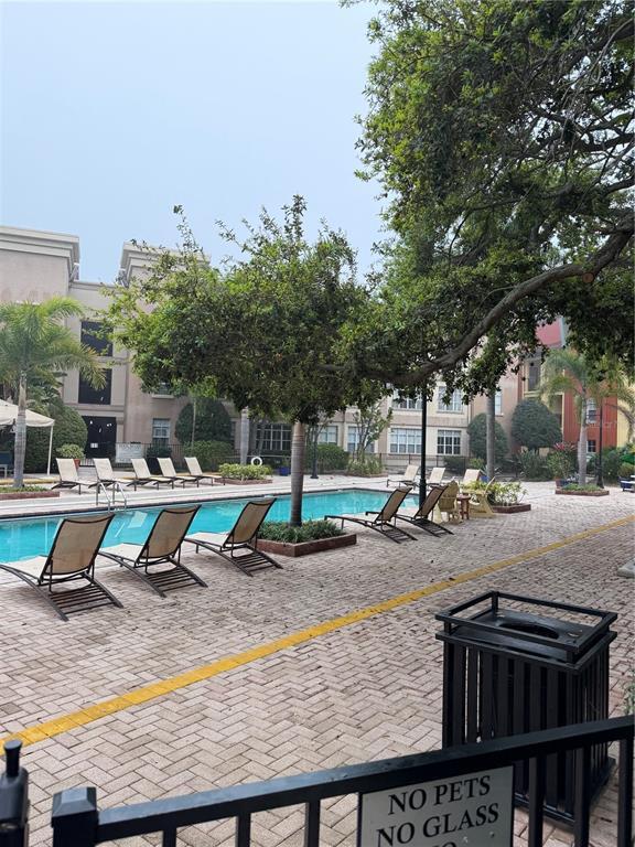 Building Photo - 402 S Armenia Ave