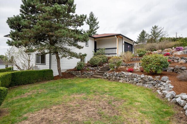 Front Yard - 2433 Crestline St