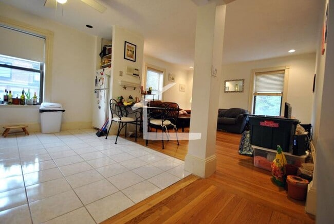 Building Photo - AWESOME 3 BED 1.5BATH IN BROOKLINE!!!!!!!