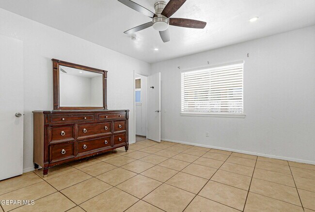Building Photo - 11189 Ebb Tide Dr