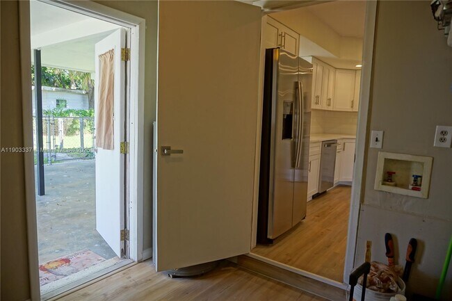 Building Photo - 971 Fulton Ln NE