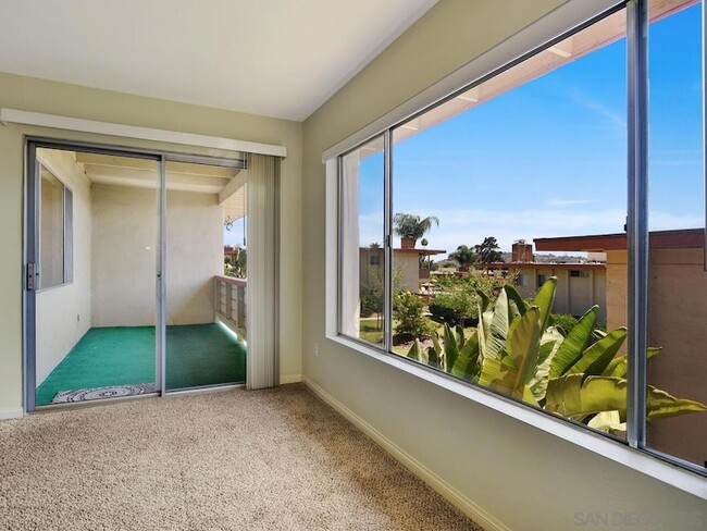 Building Photo - 6868 Hyde Park Dr