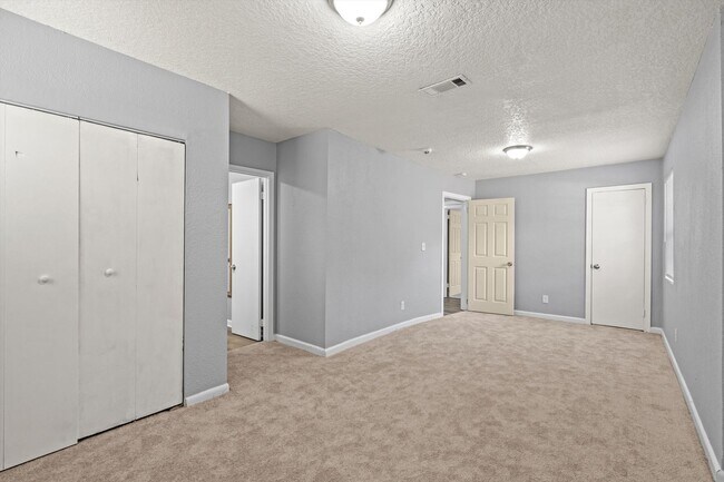 Building Photo - Beautiful Home