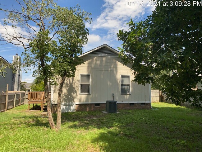 Building Photo - 5061 Linton Hall Rd
