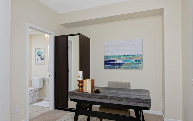 Building Photo - Modern 2 Bedroom, 2.5 Bath Townhome in Cit...
