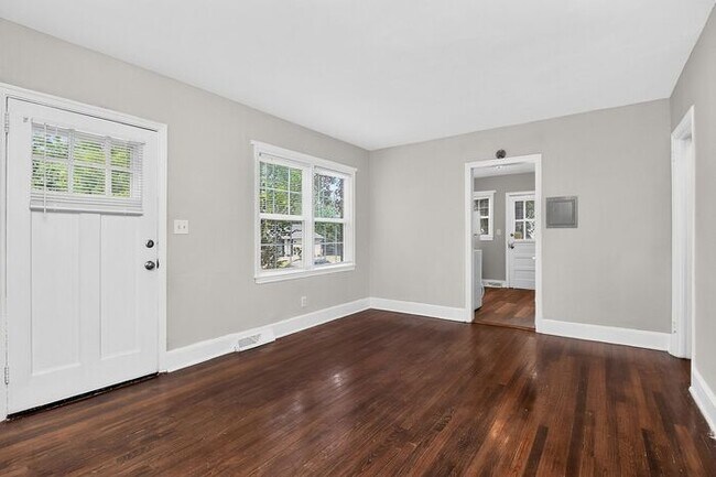 Building Photo - Charming 2BD/1BA Brick Duplex in NoDa!