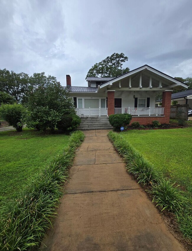 Primary Photo - 808 Highland Ave