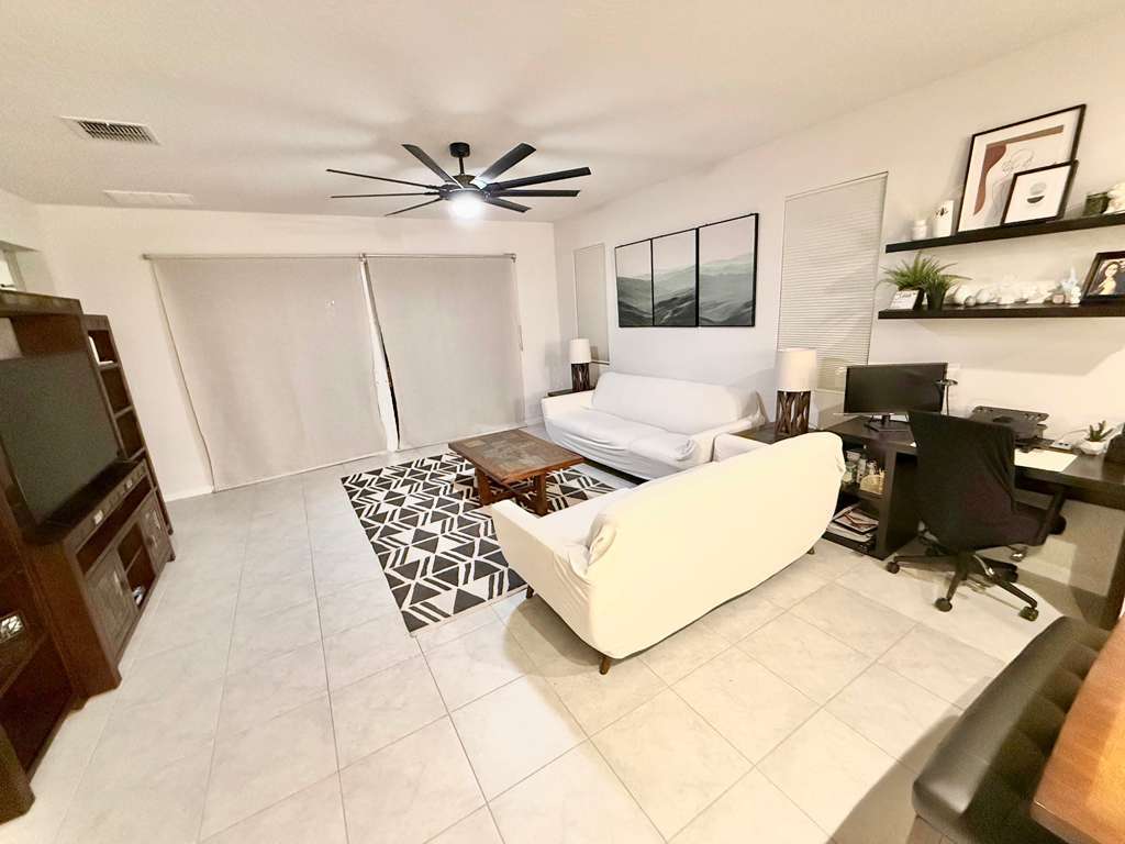 Building Photo - 184 Summershore Dr