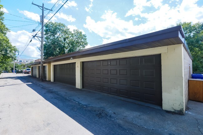 Building Photo - South Snelling Villas