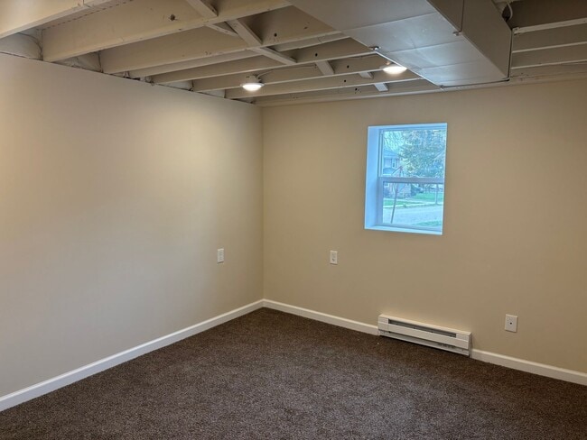 Building Photo - 3 Bedroom, 2.5 Bath Single Family Home w/2...