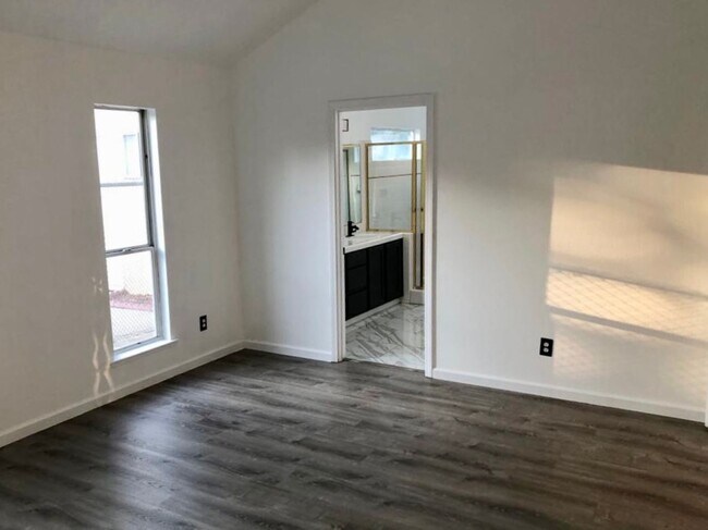 Building Photo - $2,450 Shields & Clovis 3 Bed/ Swimming Pool, Judy Ave.