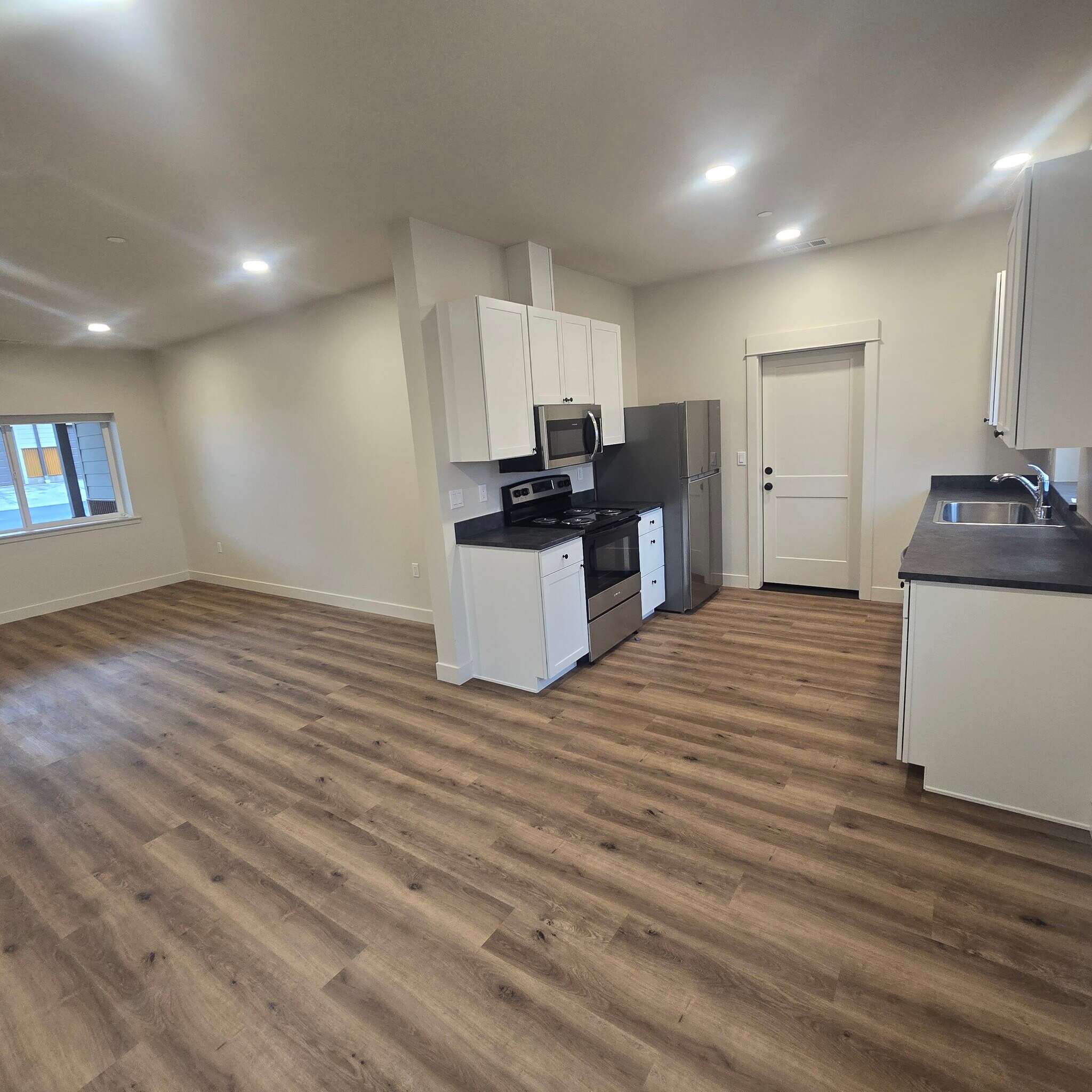 Building Photo - 6077 N Libby Rd