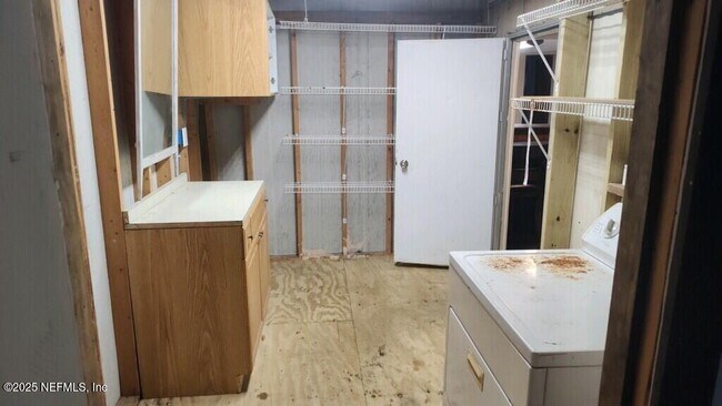 Building Photo - 10117 New Kings Rd