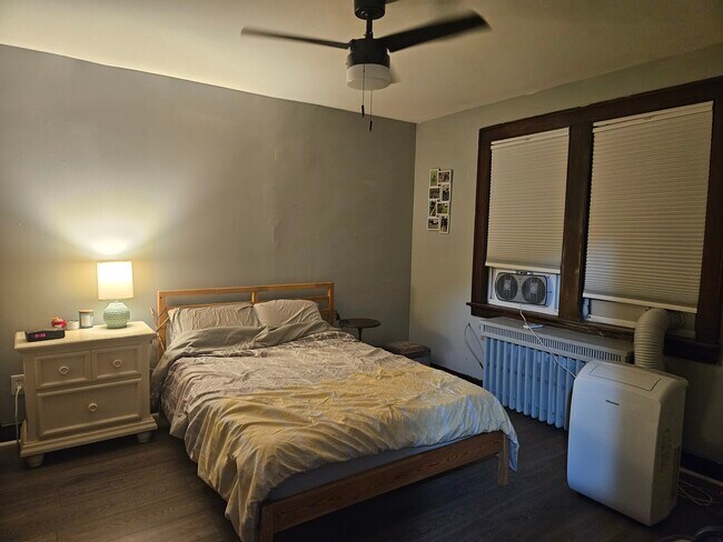 Building Photo - 1263 Grotto St