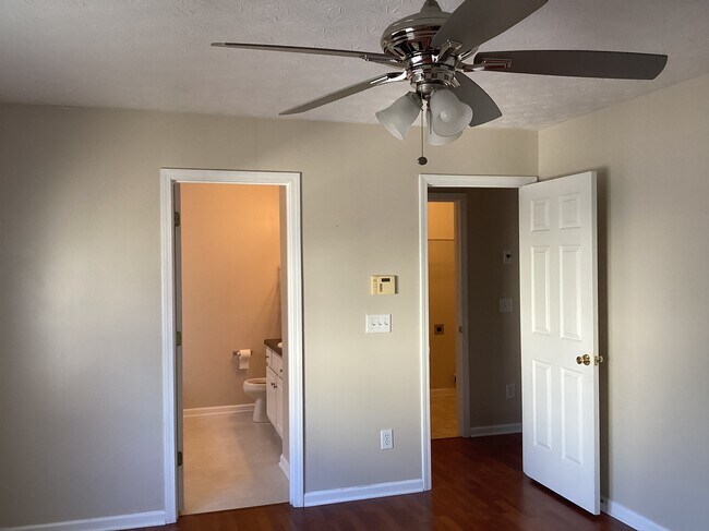 Building Photo - 127 Swanee Ln