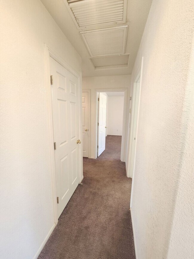 Building Photo - **$100 Move In Special**Great Home Near Downtown 29 Palms