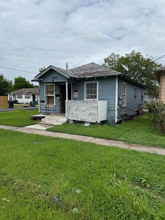Primary Photo - 2238 Hutton St
