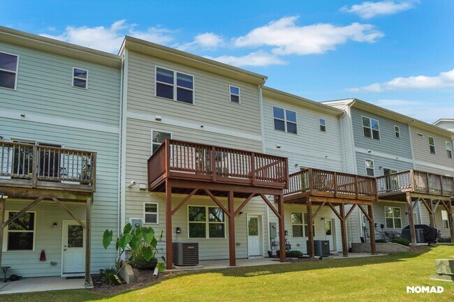Building Photo - Charming 4BR Townhome in Apex
