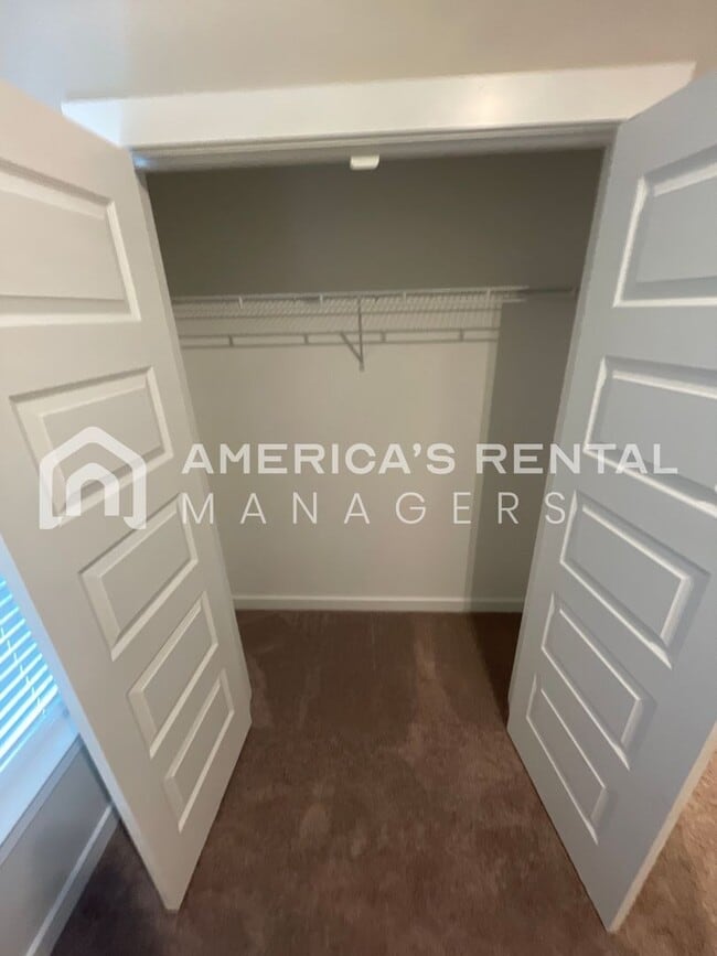 Building Photo - Home for Rent in Oak Grove, AL!!! Available to View Now!