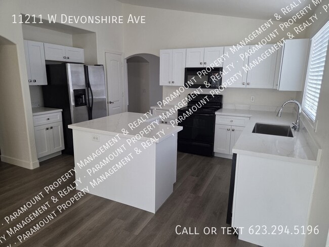 Building Photo - 11211 W Devonshire Ave