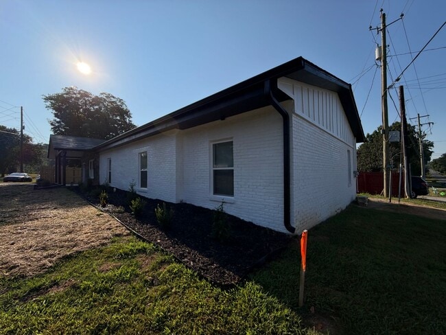 Building Photo - 1278 Chulio Rd SE