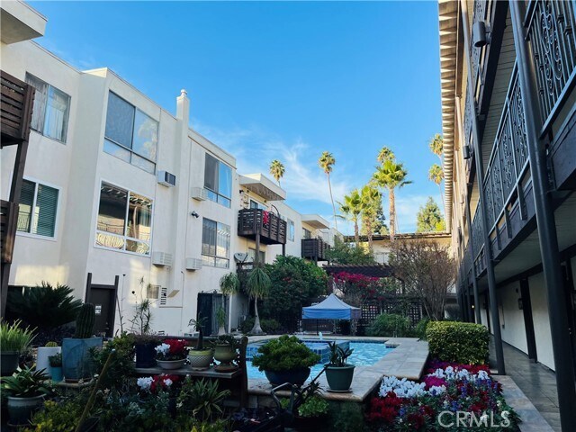 Building Photo - 525 S Ardmore Ave