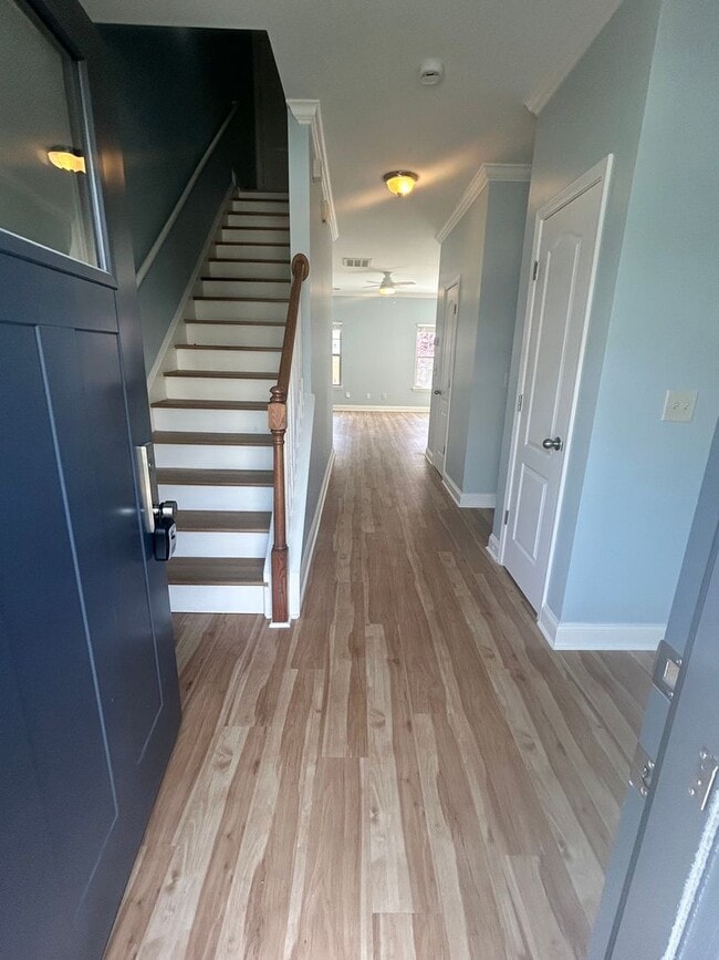 Building Photo - Two master suites - Super Location - Must See!