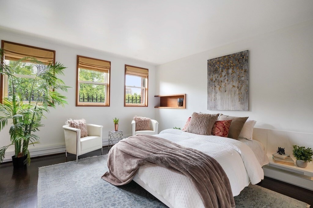 Building Photo - 132 Commonwealth Ave