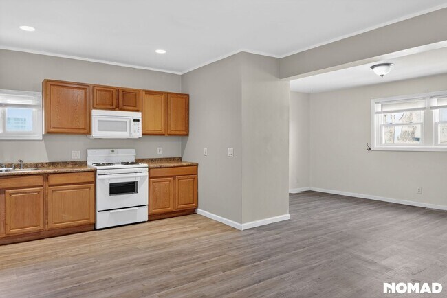 Building Photo - Charming 2BR Duplex in West Haven