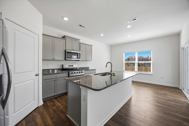 Building Photo - 702 N Saulsbury Ln