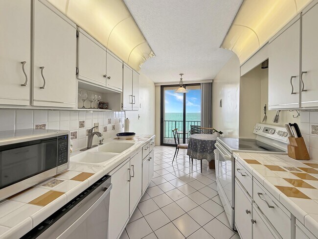 Building Photo - 4200 N Ocean Dr