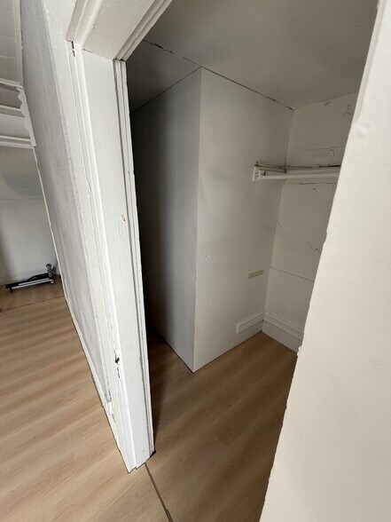 Building Photo - 313 Kossuth St