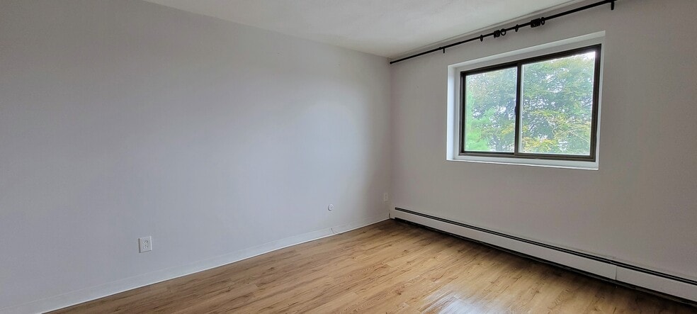 bedroom - 100 Grand View Ave