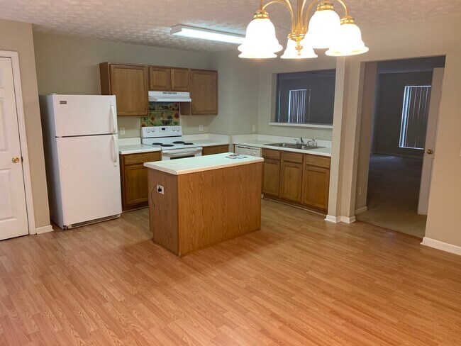Building Photo - 5650 Strathmoor Manor Cir