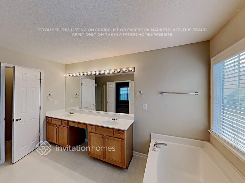 Building Photo - 172 Wallnut Hall Cir